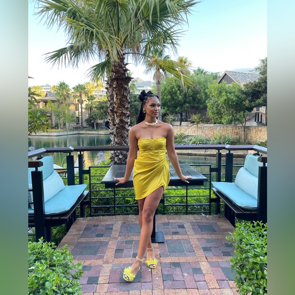 PrettyLittleThing Dresses & Skirts - Corset style satin mini dress size 6 chartreuse